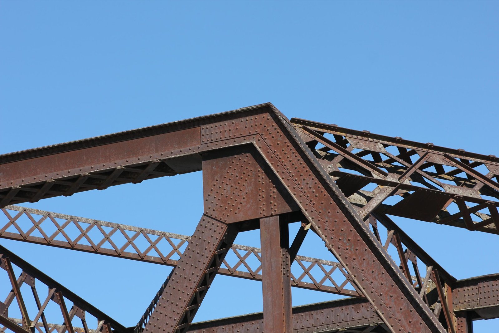 Upper angle connection, east span (span #1)